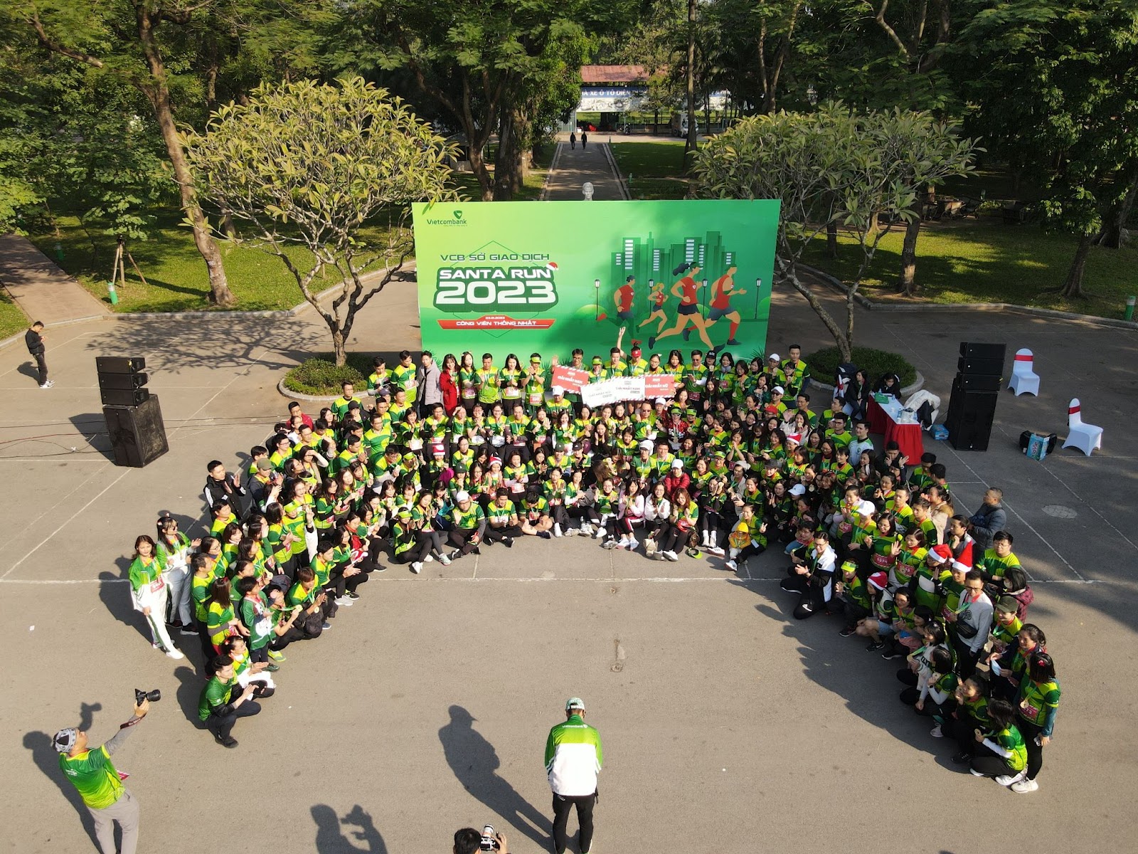 Các vận động viên hào hứng tham gia giải chạy Santa Run 2024