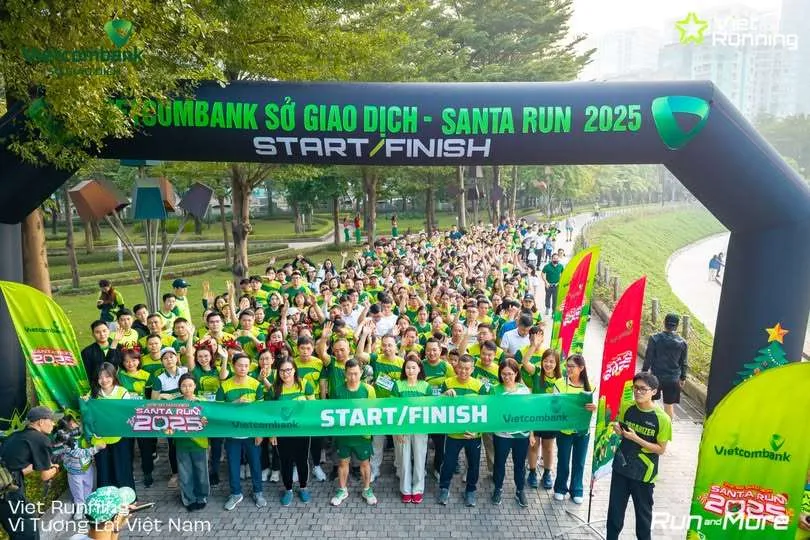 Vietcombank Sở Giao dịch Santa Run 2025 do Viet Running tổ chức