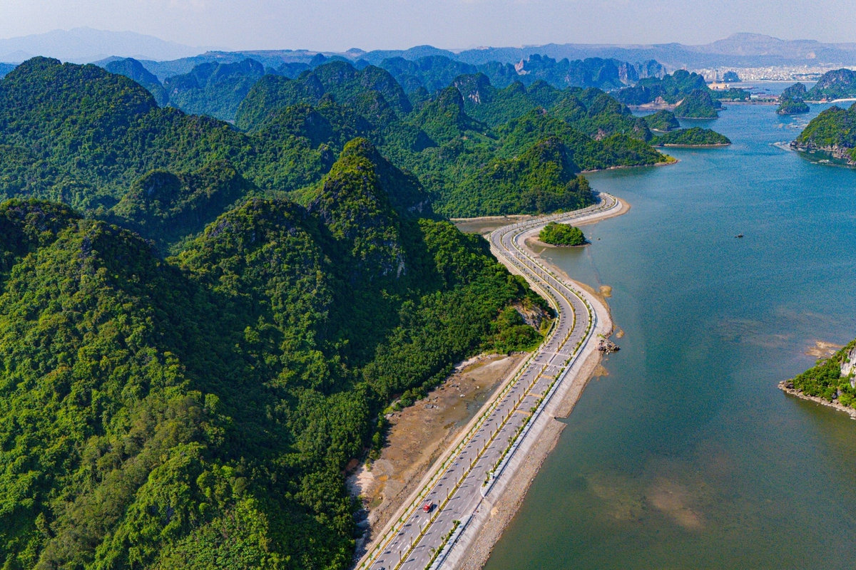 Tuyến đường ven biển Hạ Long - Cẩm Phả: Biểu tượng hạ tầng kết nối di sản...