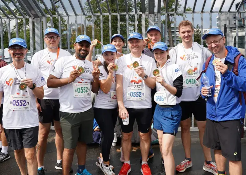 Đội ngũ doanh nghiệp nhận medal sau giải chạy