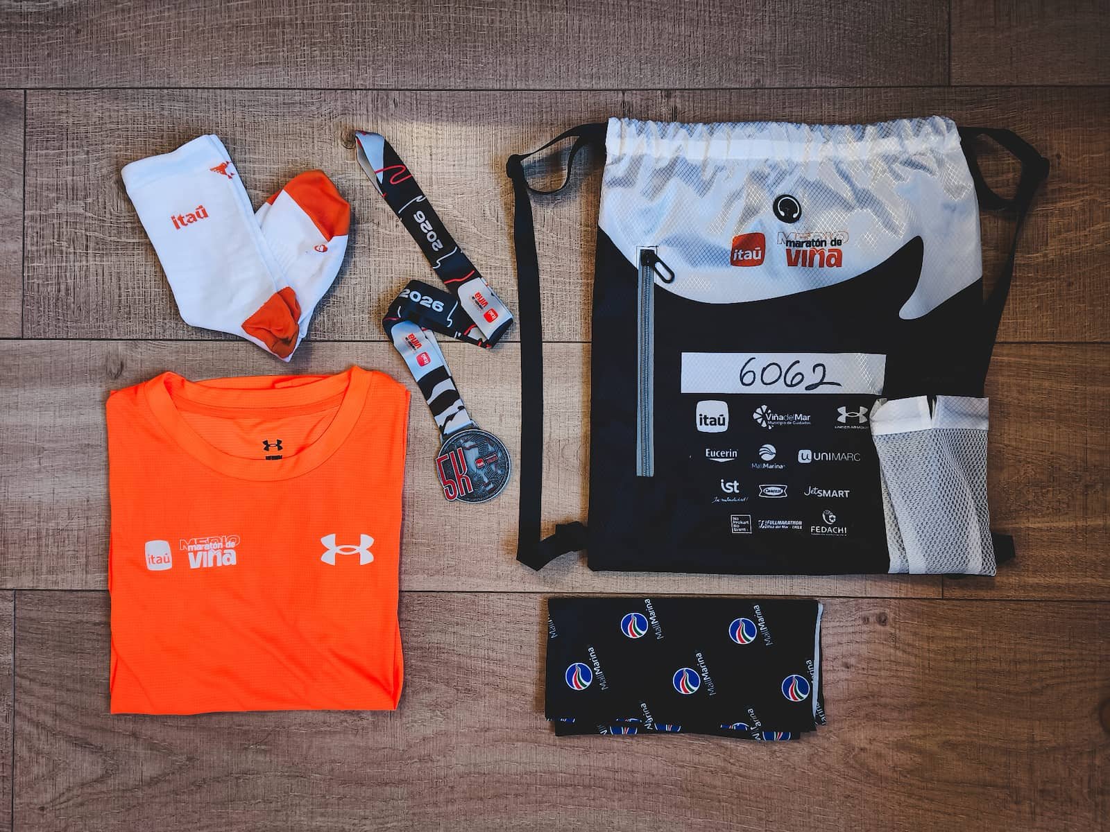 Bộ quà tặng runner gồm áo, medal, túi và phụ kiện