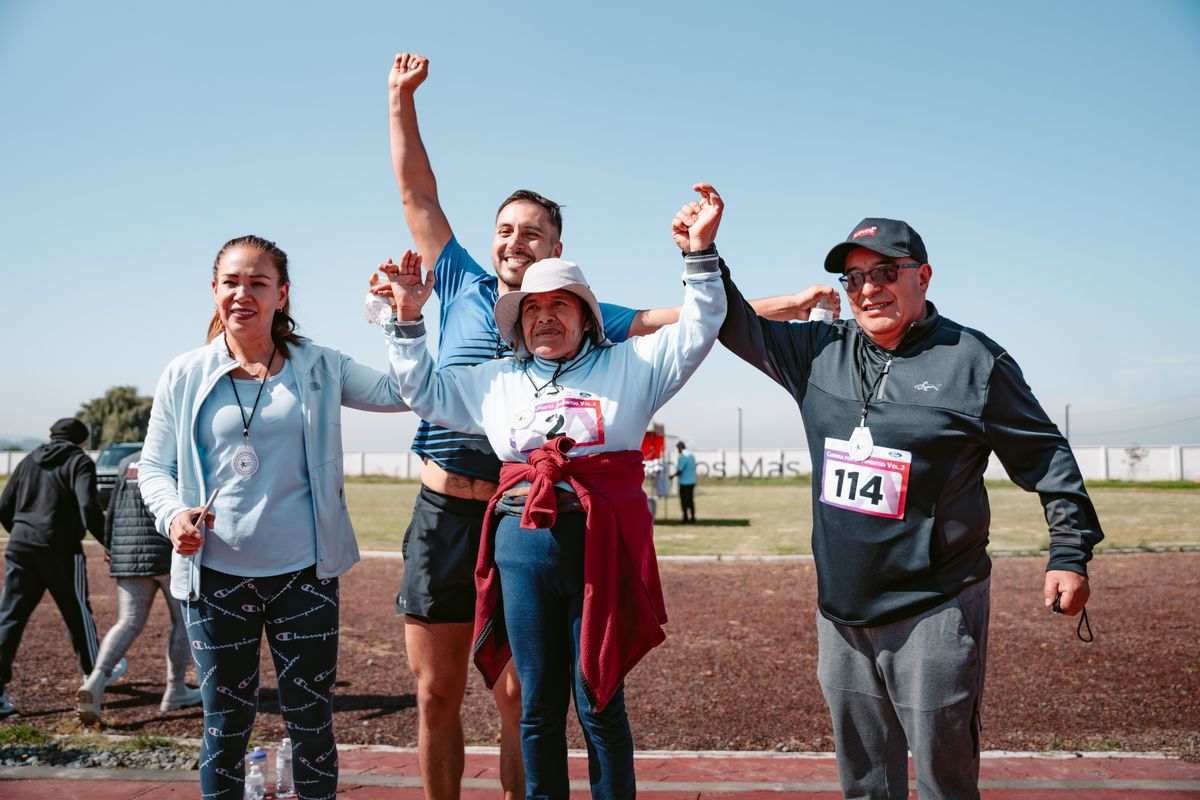 Vận động viên tạo dáng sau khi hoàn thành race